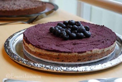 mustikkainen raakakakku