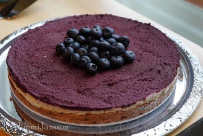 mustikkainen raakakakku