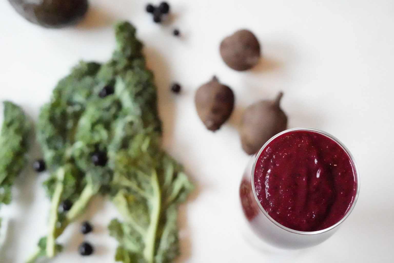 punajuuri-lehtikaalismoothie